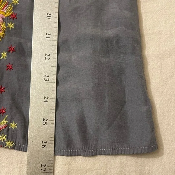 Embroidered Blouse Womens Medium Gray V Neck Top Short Sleeve Crochet Bohemian - Picture 7 of 8